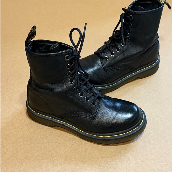 Dr. Martens 1460 women’s boots - Picture 4 of 5